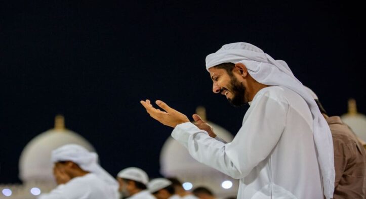 Bacaan Sholawat Sebelum Doa Agar Cepat Dikabulkan Allah SWT