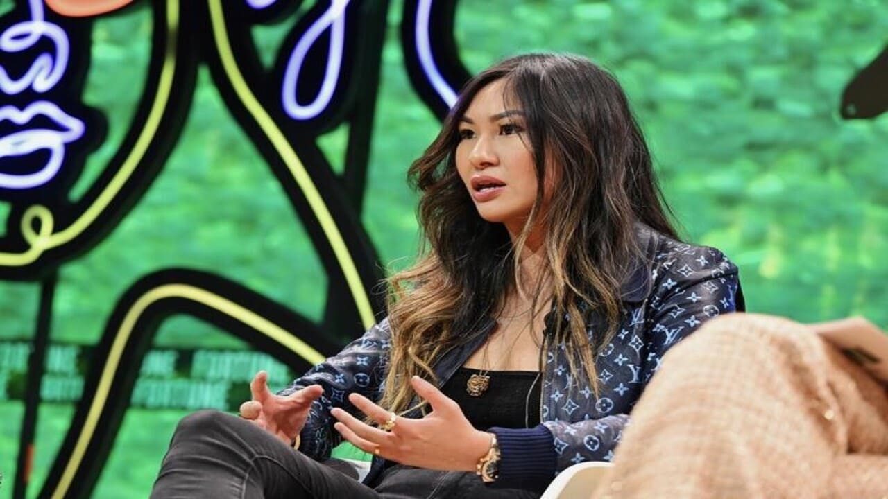 Lucy Guo Miliarder Termuda yang Tetap Anggap Kuliah Penting