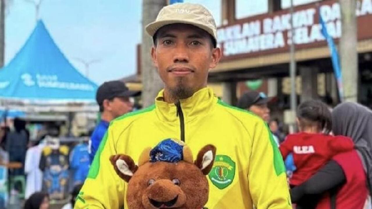 Akbar Tanjung Guru Bontang Raih Emas di PORNAS KORPRI