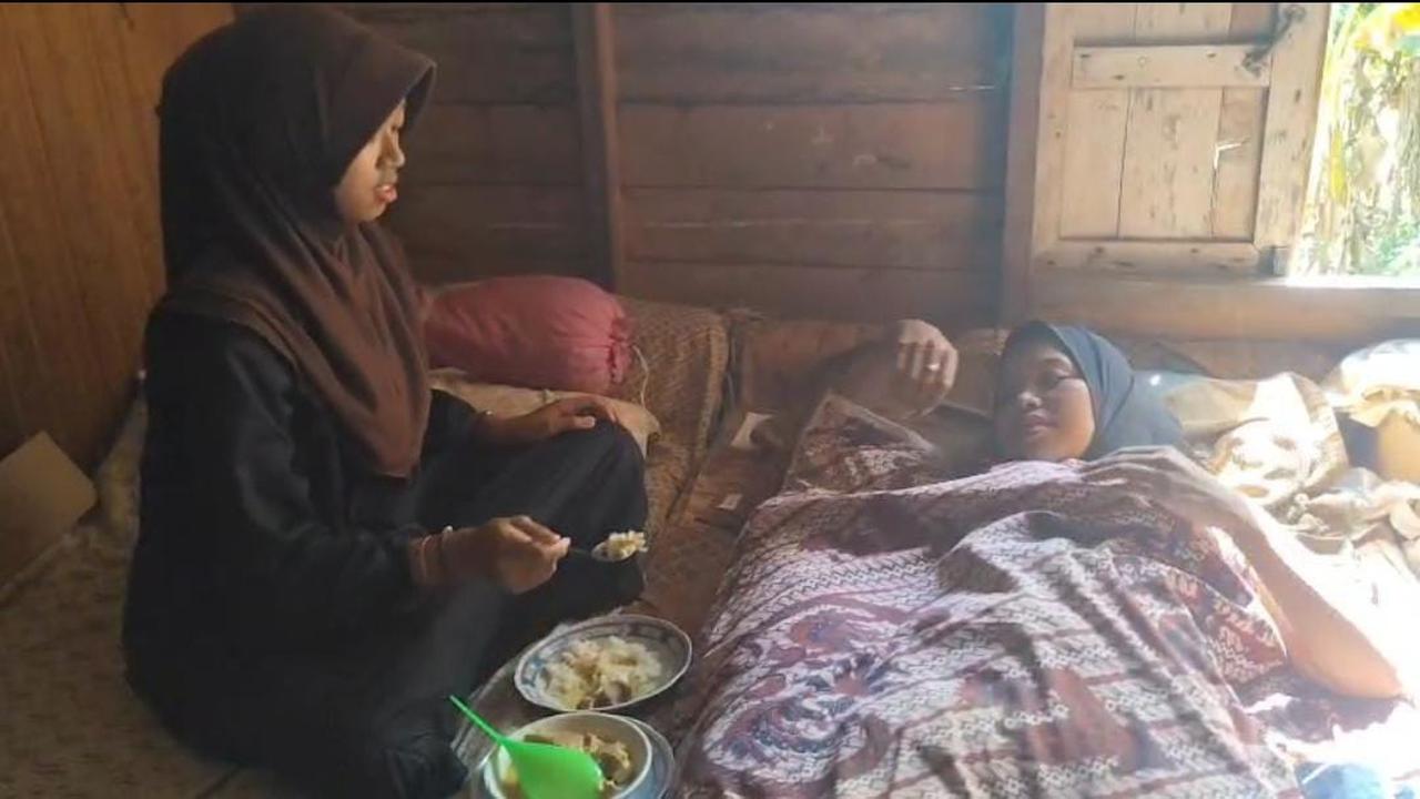 Kisah Inspiratif Gadis 14 Tahun yang Tegar Merawat Ibunya